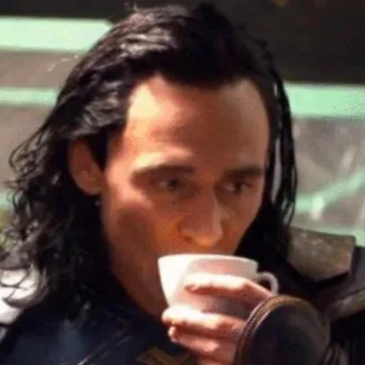 Tom Hiddleston (by )