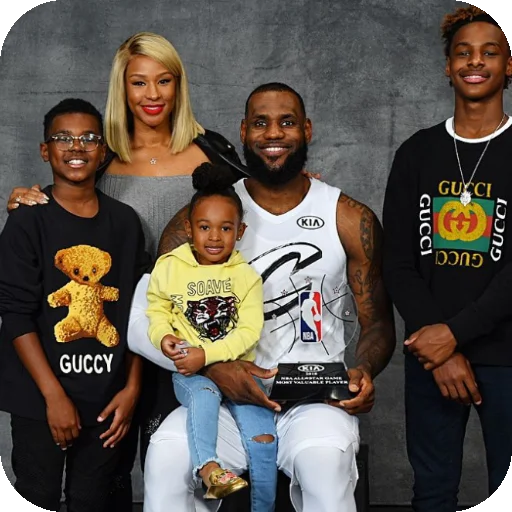 Стикер 👨‍👨‍👧‍👦 из набора LeBron James •