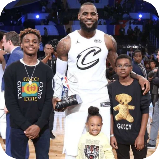 Стикер 😁 из набора LeBron James •