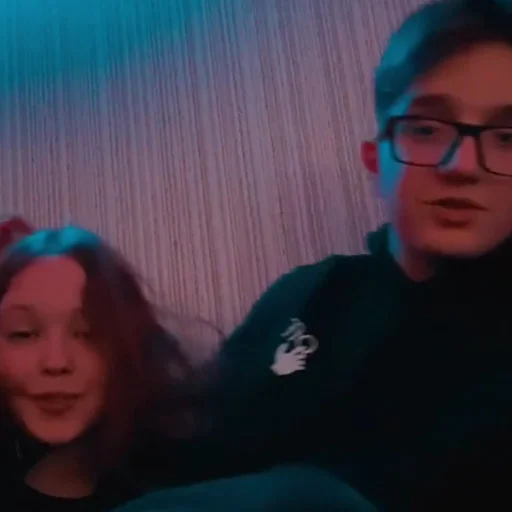 Стикер 🥴 из набора Наркоманы Петровичи 👽