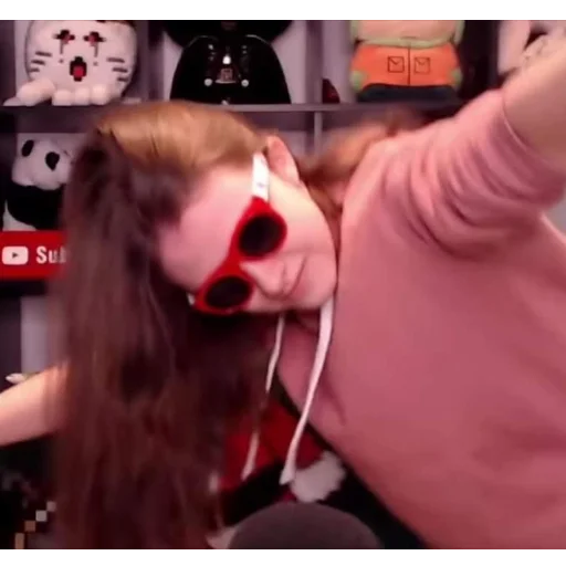 Стикер 😎 из набора Наркоманы Петровичи 👽