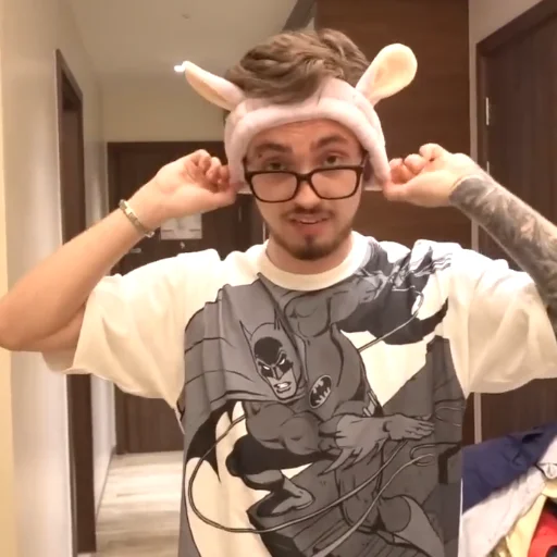 Стикер 🐷 из набора Наркоманы Петровичи 👽