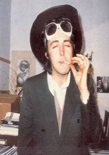 Стикер ➖ из набора The Beatles