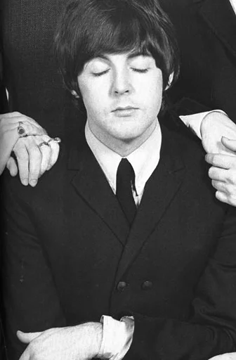 Стикер ➖ из набора The Beatles