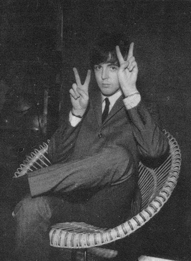 Стикер ➖ из набора The Beatles