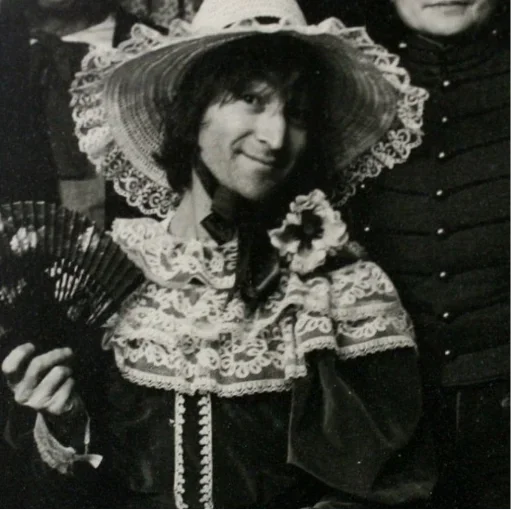 Стикер 👰‍♀ из набора 🎸The Beatles🪲 ☆