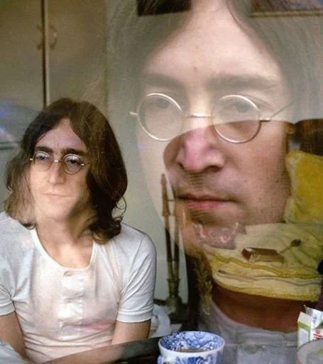 Стикер 😒 из набора The Beatles ::