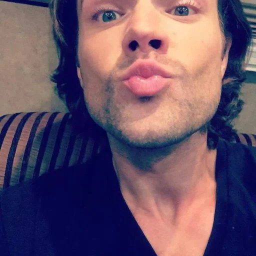 Стикер 💋 из набора استیکرساز😍